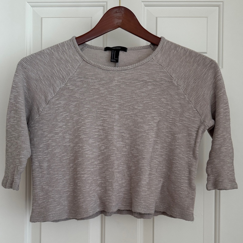 Forever 21 Top Size M Light Gray Knit Long Sleeves Casual Loose Fitting